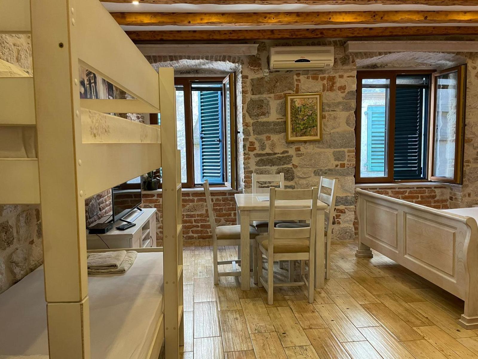 Apartments Dukic Kotor Bagian luar foto